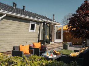 Nice chalet with a microwave, near the Wadden Sea